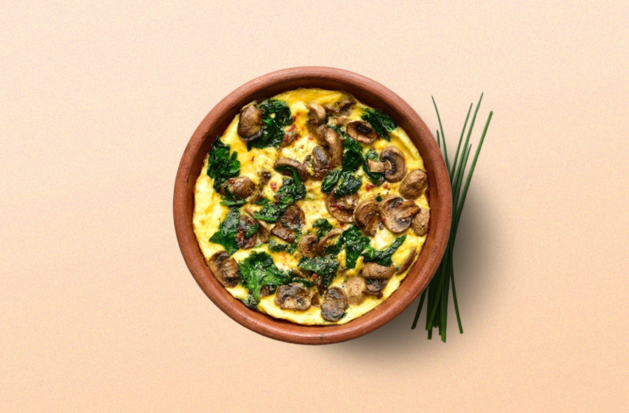 Omelette de champiñones con ciboulette fresco: una receta rápida y llena de sabor